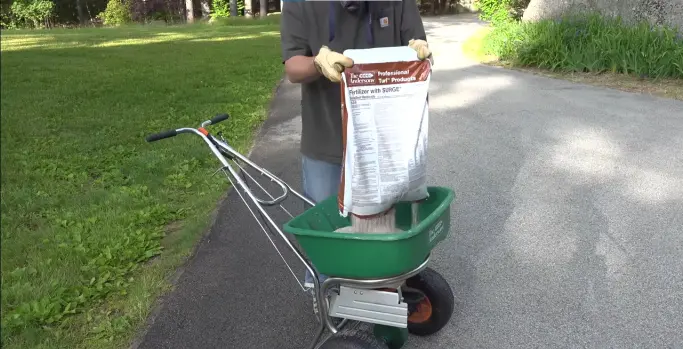 Fertilizer and weed control spreader used on lawns in Chula Vista